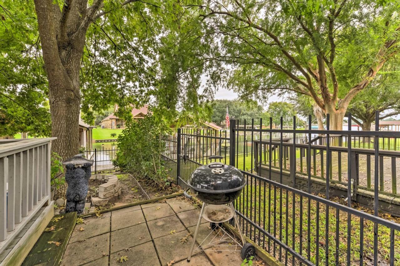 Quiet Lake Conroe Townhome With 2 Boat Slips! Willis Екстериор снимка